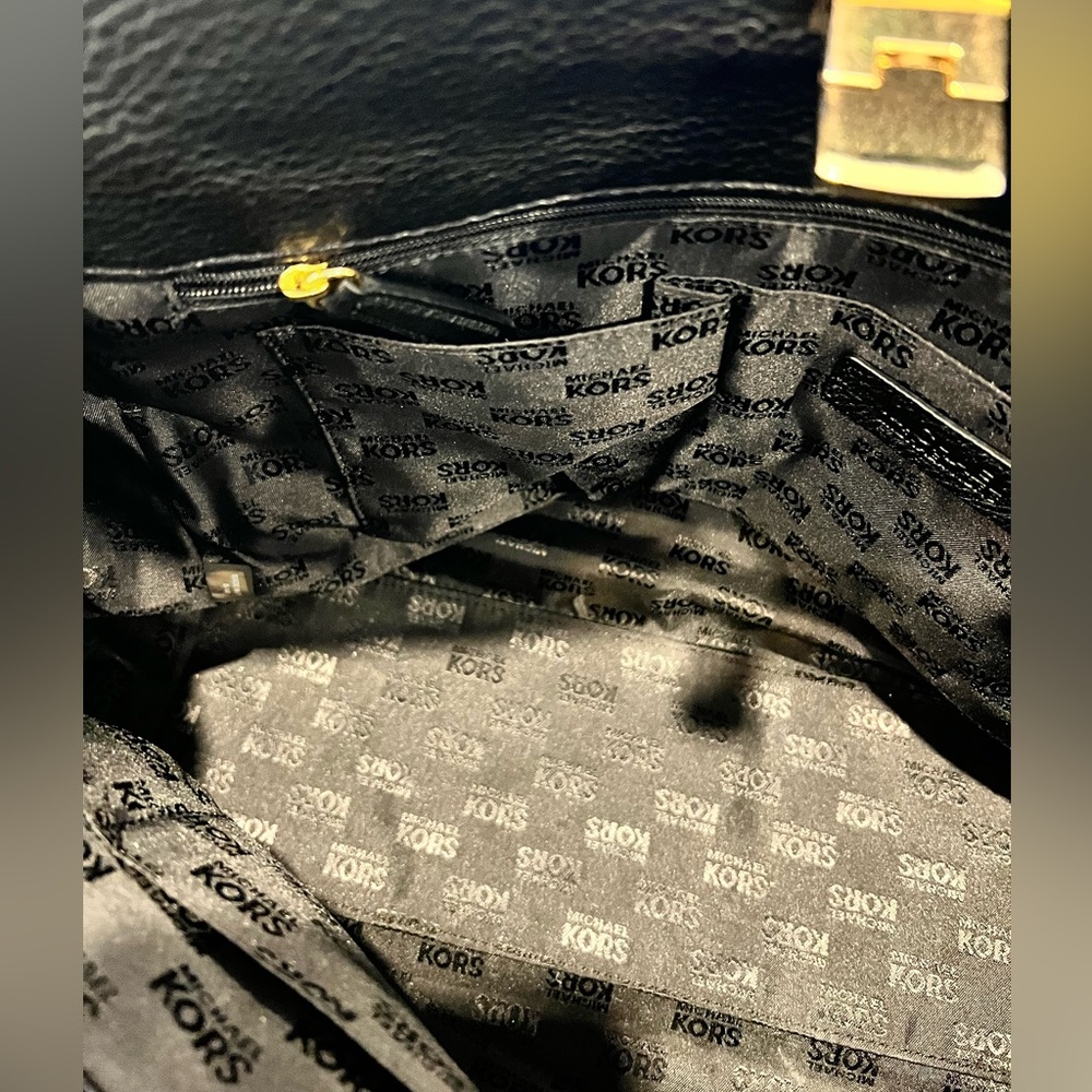 Michael Kors handbag w/ strap - Picture 7 of 12